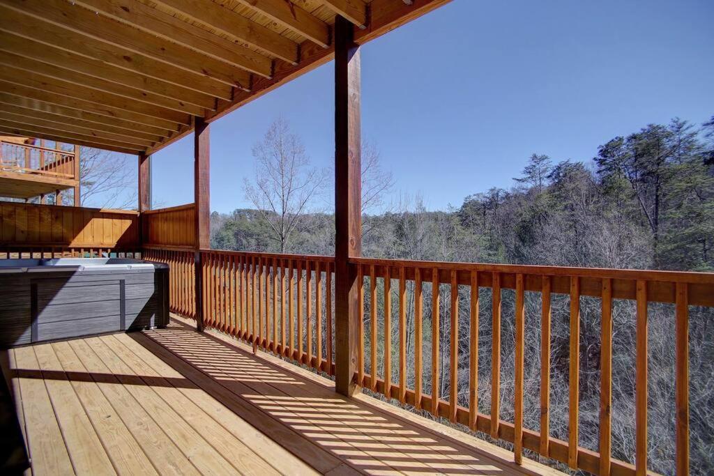 Holiday home New Build-5bd-hottub-wifi-theater-pool Tble-roku