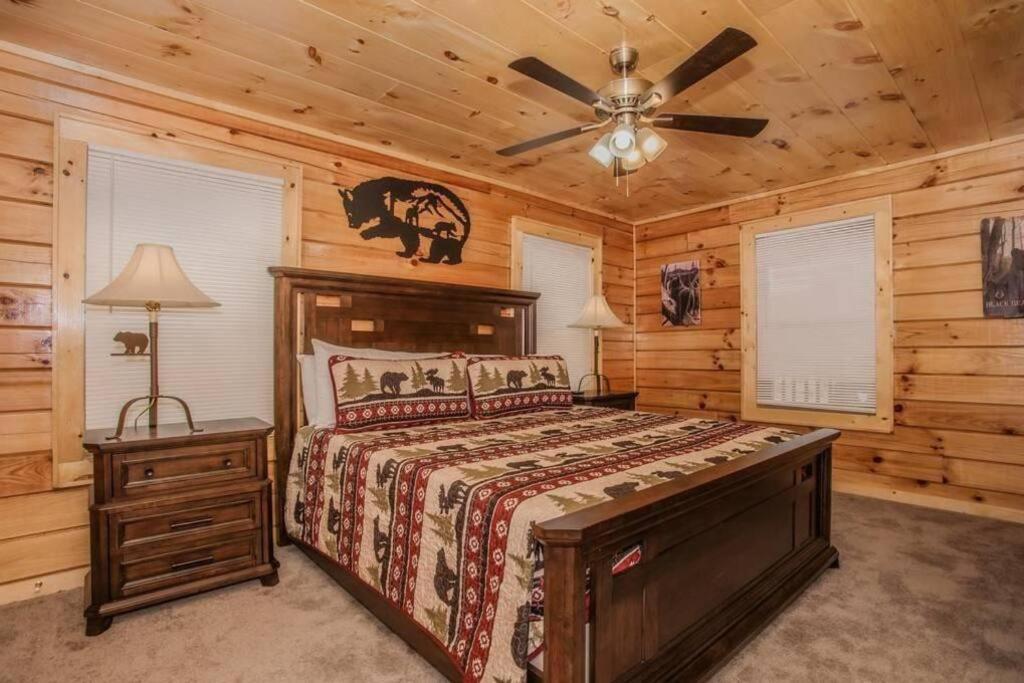 Papa Wolf's - Pool Community Holiday home