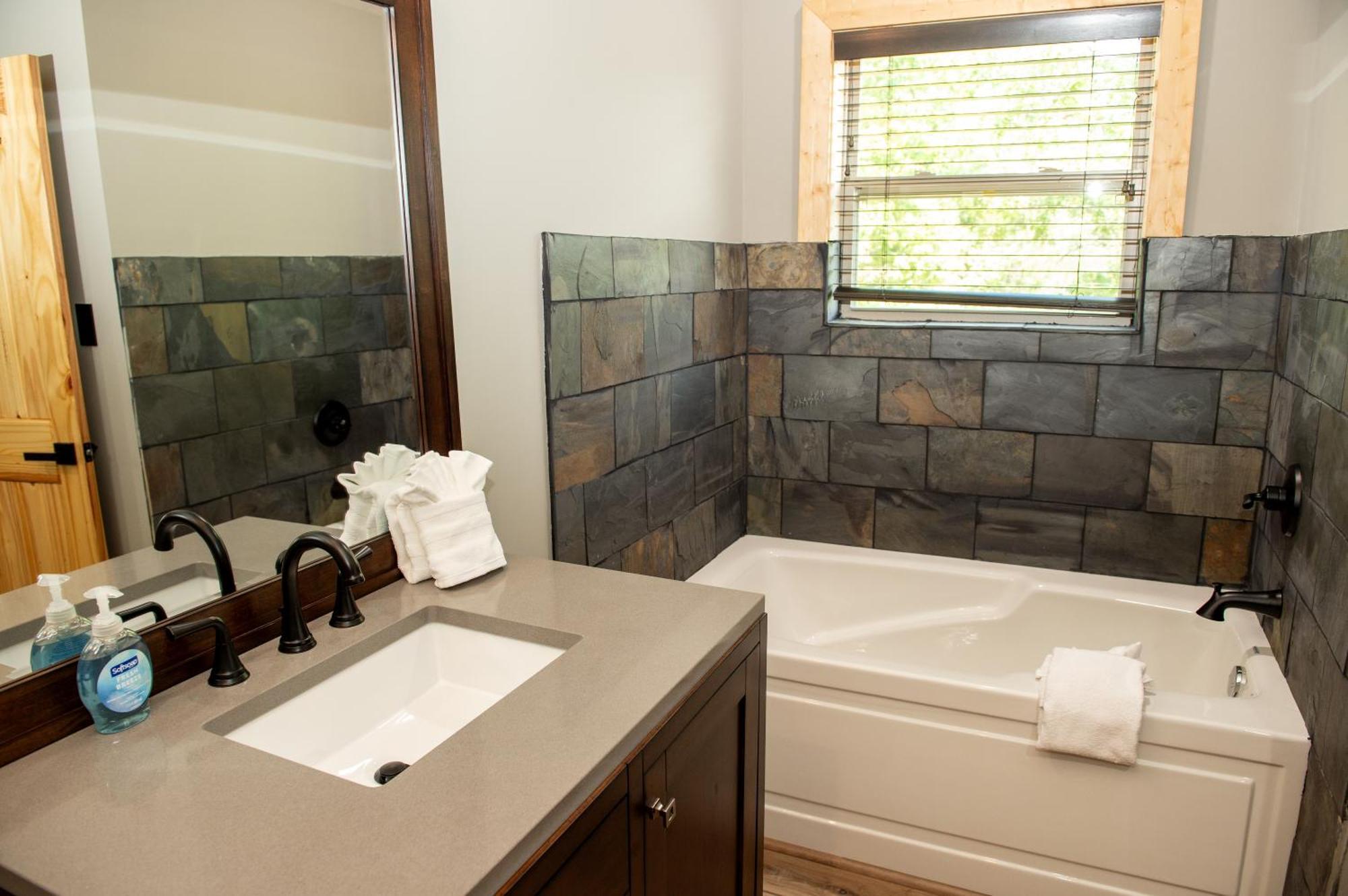 Augys View- Mountain Views-large Parking-large Holiday home Pigeon Forge