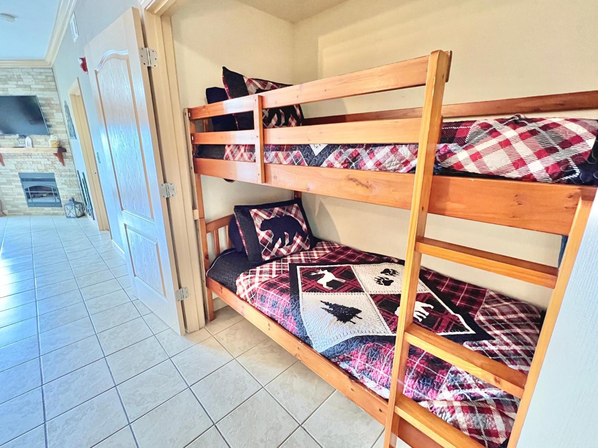 Apartment A Bear's Hibernation Pigeon Forge