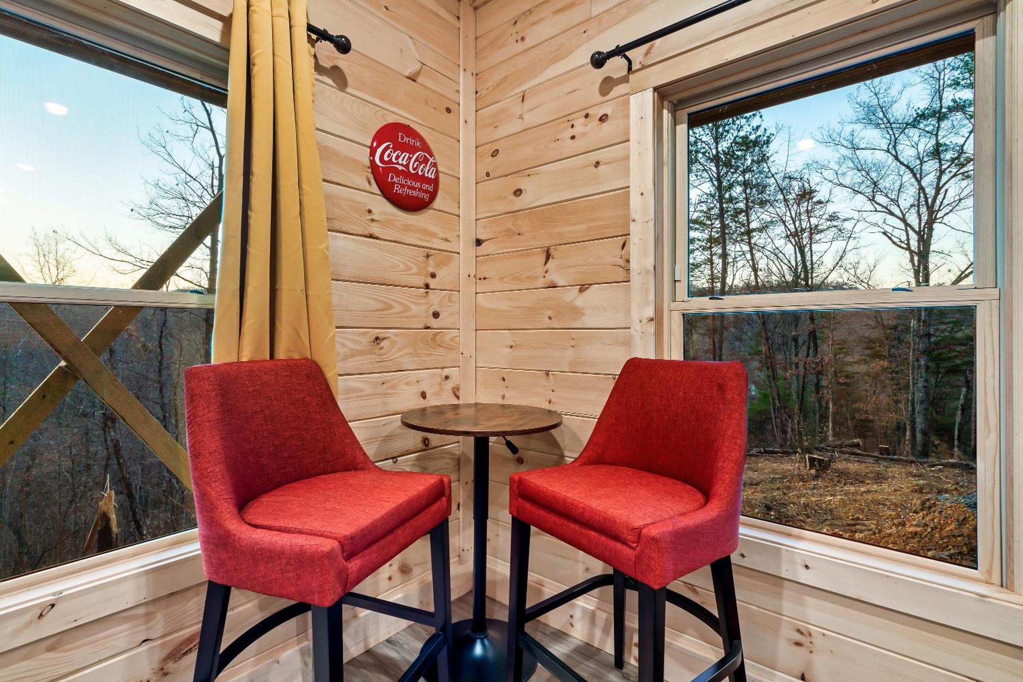 Scenic Views, Game Room, Hot Tub, Fireplace, Bbq