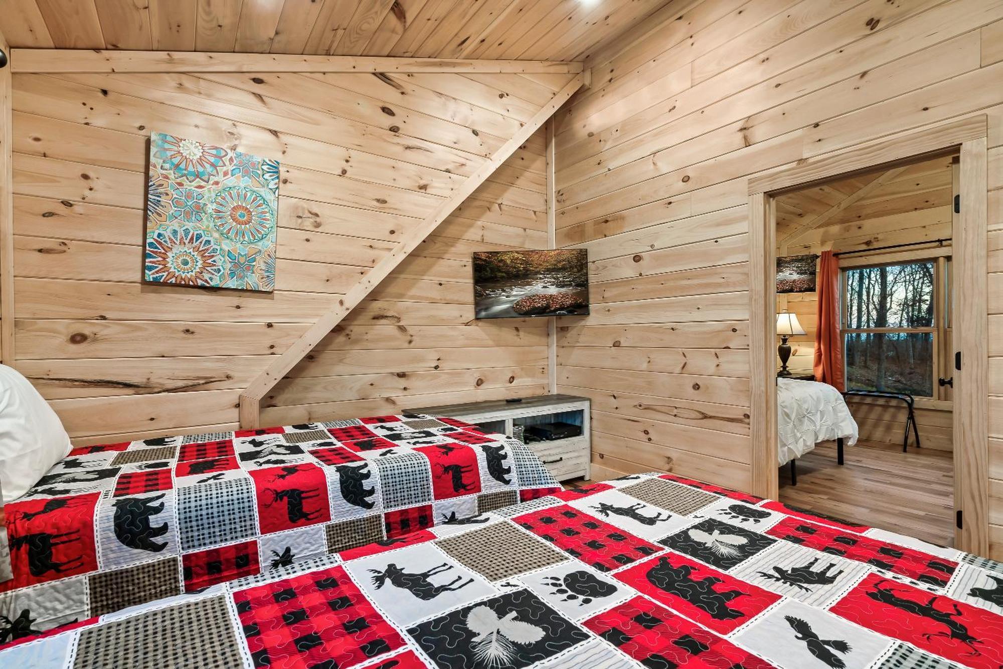 Scenic Views, Game Room, Hot Tub, Fireplace, Bbq