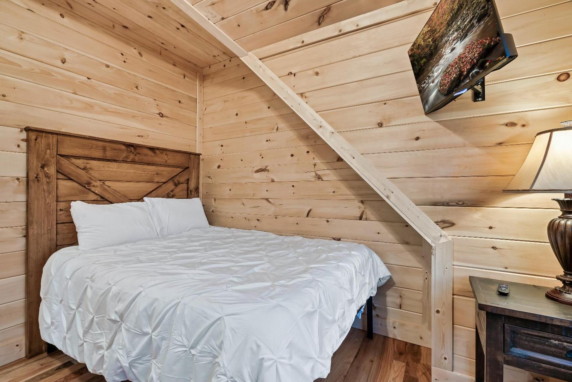 Scenic Views, Game Room, Hot Tub, Fireplace, Bbq Holiday home