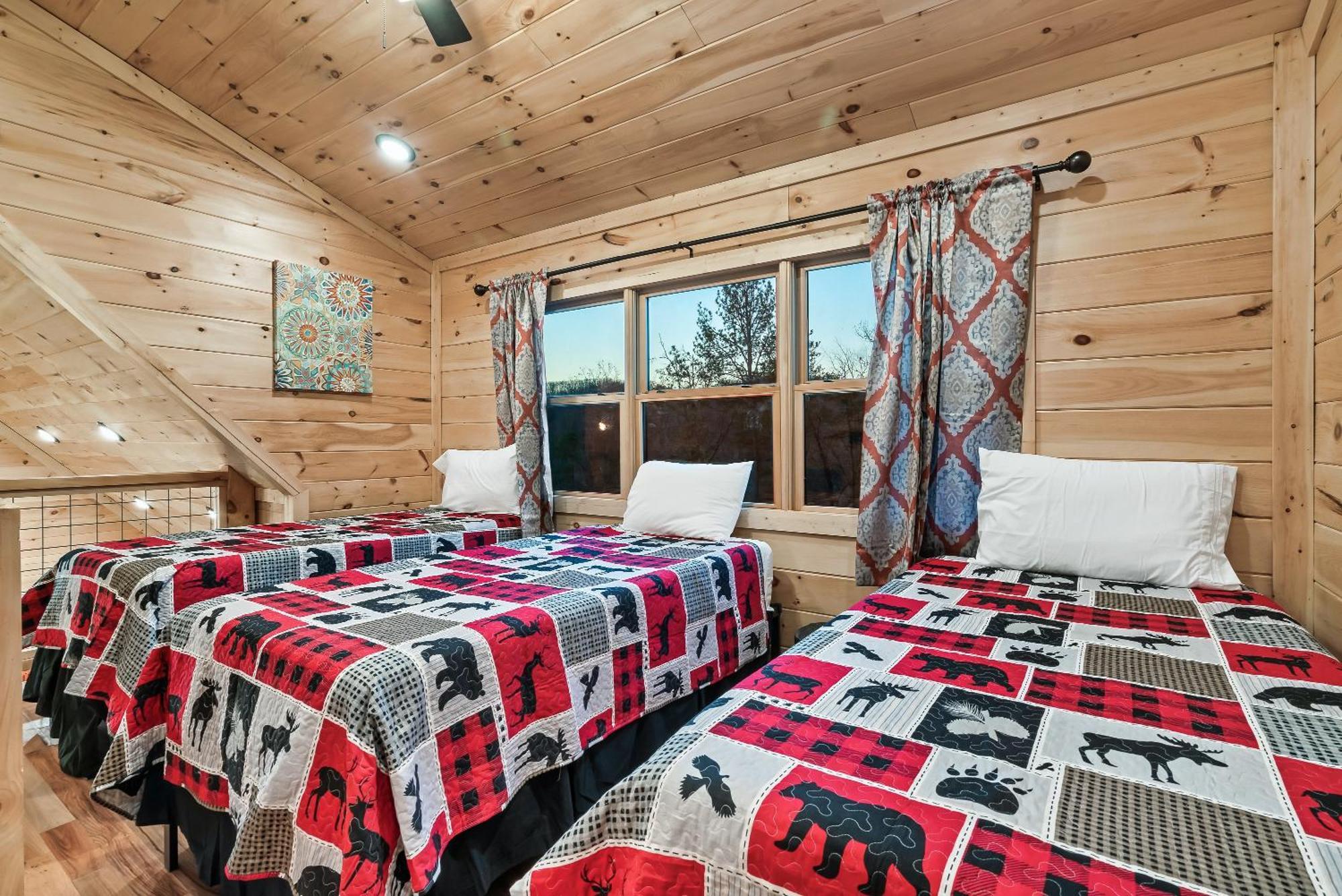 Holiday home Scenic Views, Game Room, Hot Tub, Fireplace, Bbq