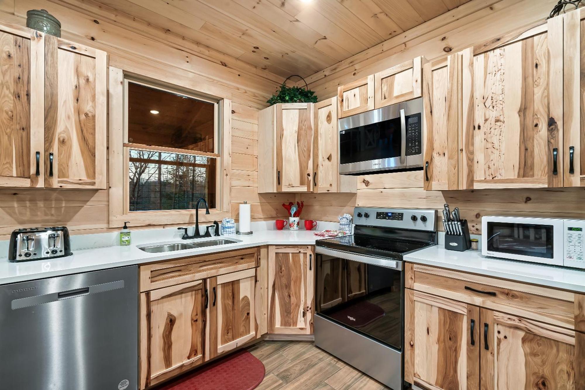 Scenic Views, Game Room, Hot Tub, Fireplace, Bbq Pigeon Forge