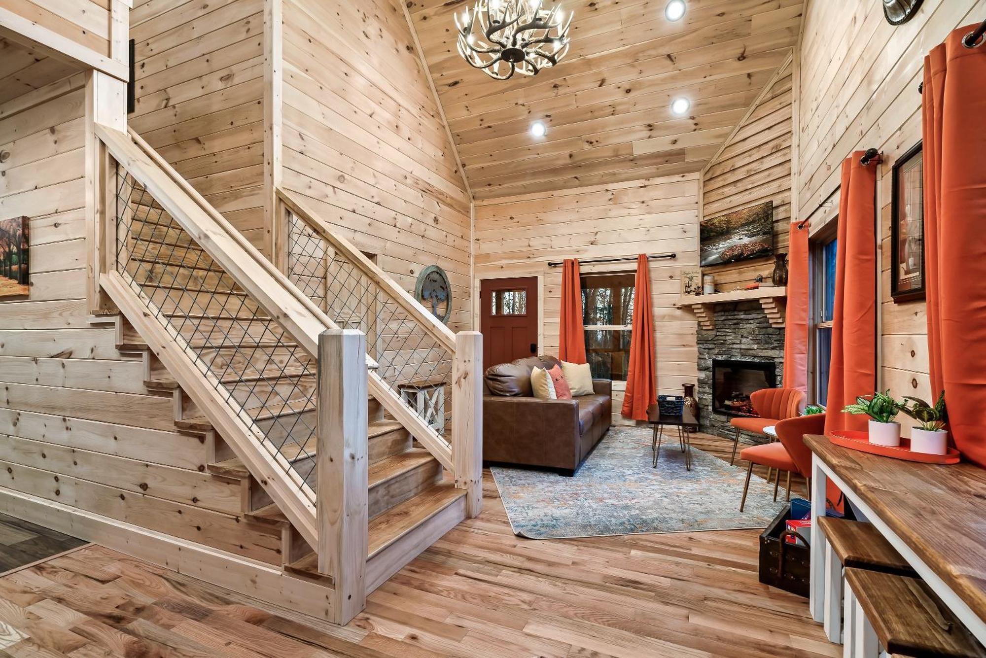 Scenic Views, Game Room, Hot Tub, Fireplace, Bbq Holiday home *