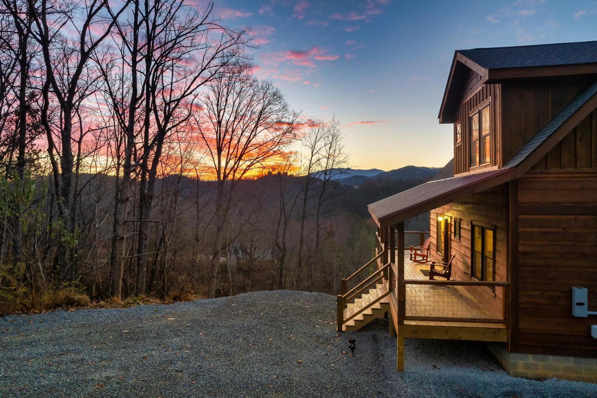 Scenic Views, Game Room, Hot Tub, Fireplace, Bbq * Pigeon Forge