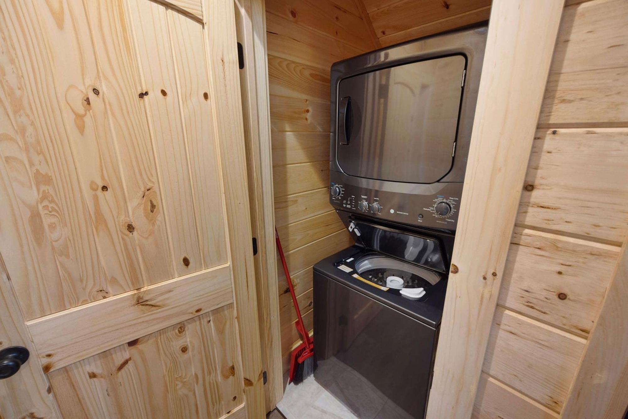 New! Indoor Pool/ps 5/hot Tub/parkway Villa Pigeon Forge