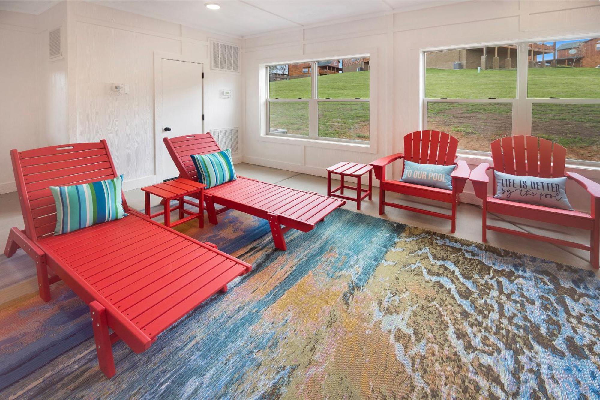 New! Indoor Pool/ps 5/hot Tub/parkway *