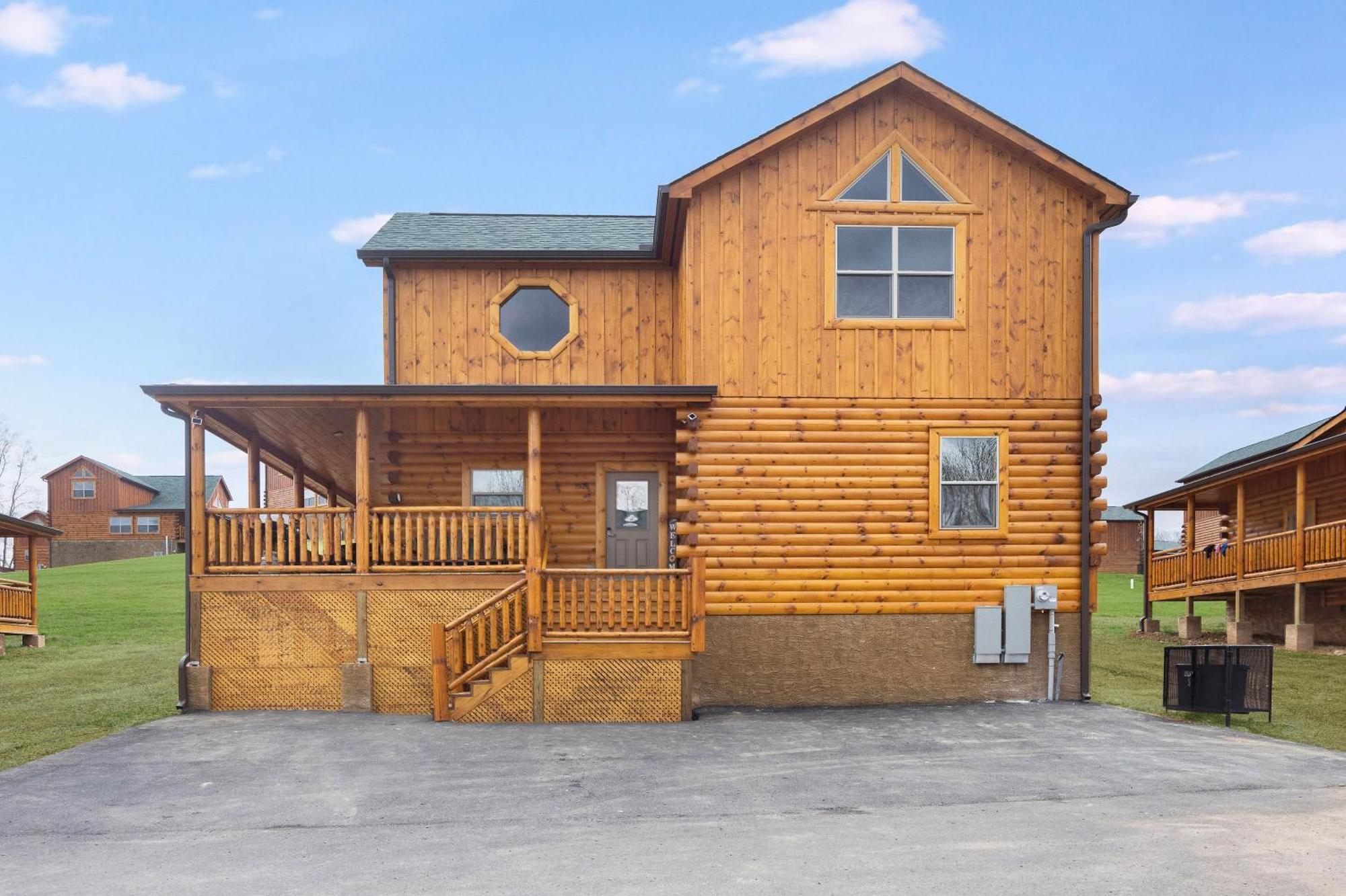 New! Indoor Pool/ps 5/hot Tub/parkway Pigeon Forge