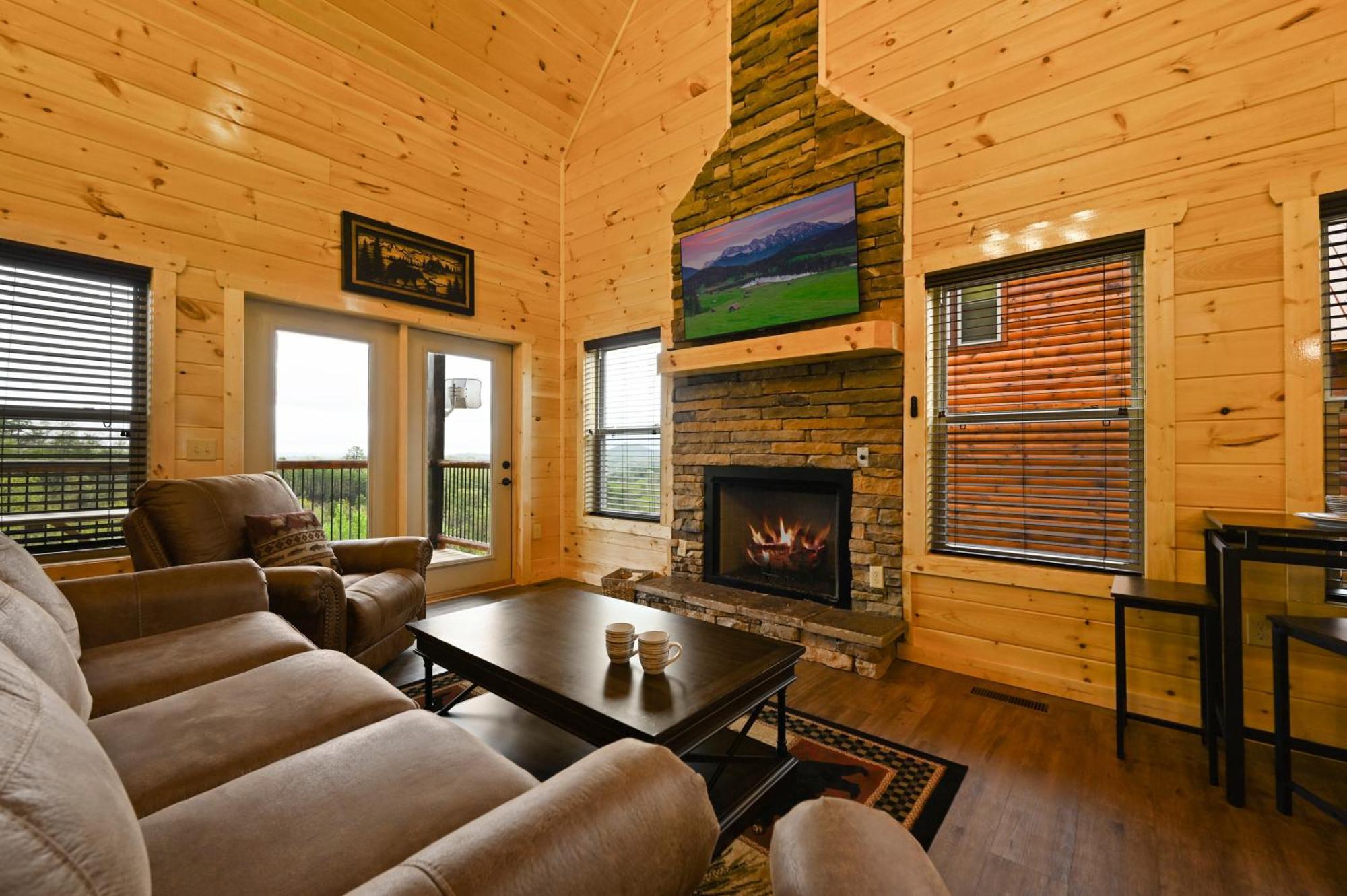 Fuzzy's Den Lodge *