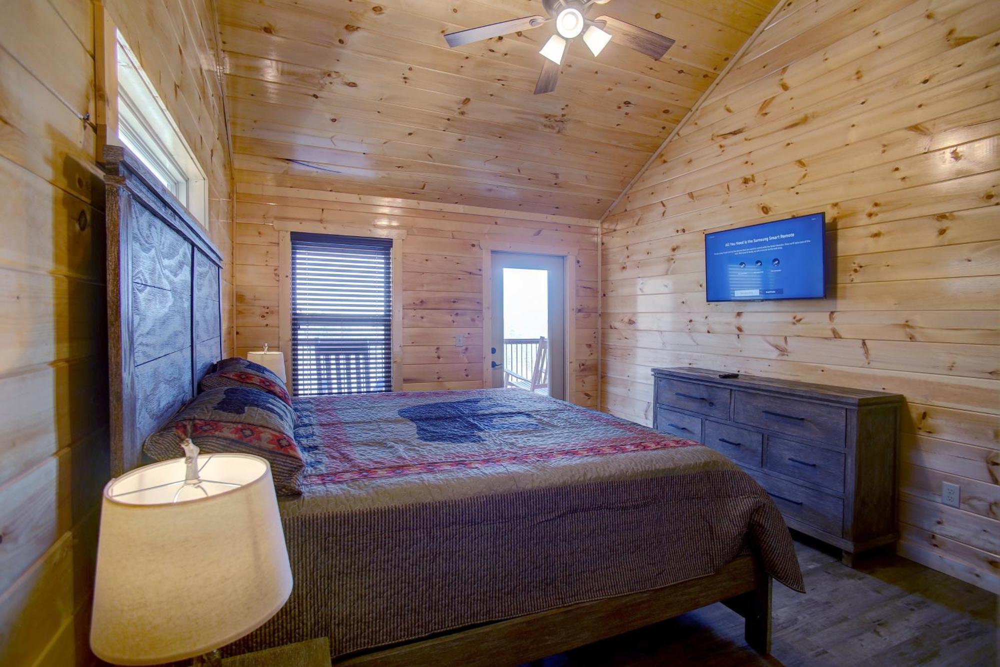 Fuzzy's Den Lodge *