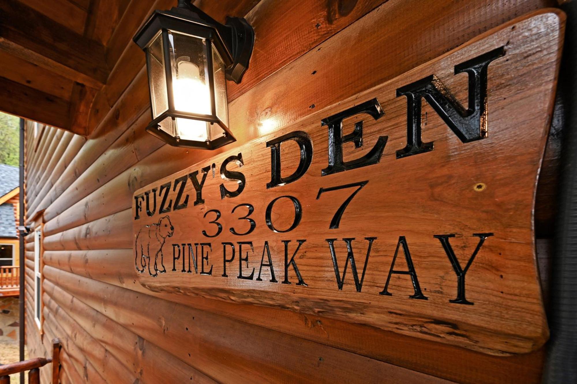 Fuzzy's Den Lodge