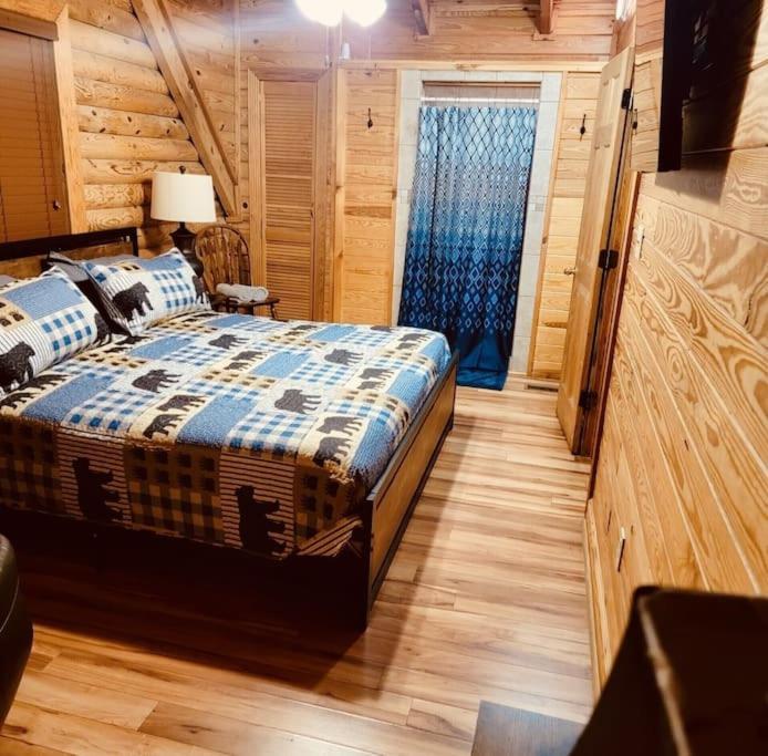 Rustic Black Bear Holiday home *