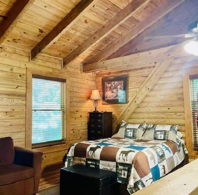 Rustic Black Bear Pigeon Forge