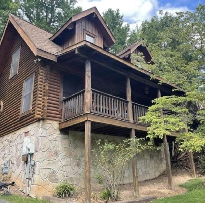 Rustic Black Bear Holiday home *