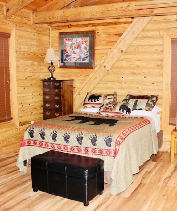 Rustic Black Bear Holiday home Pigeon Forge