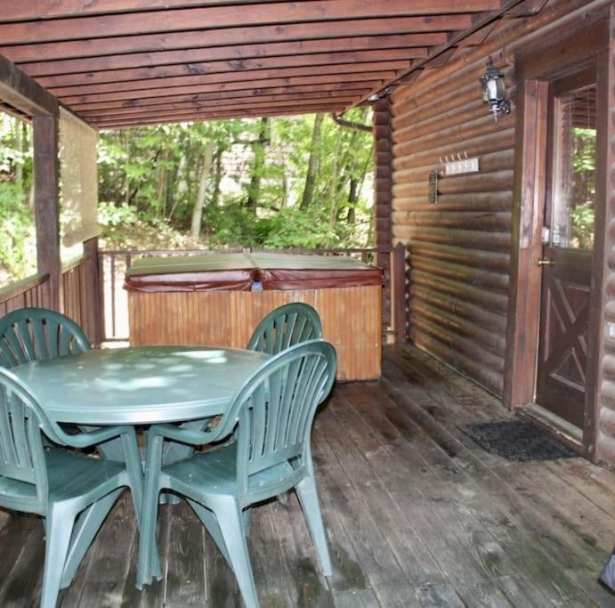 Rustic Black Bear Holiday home *