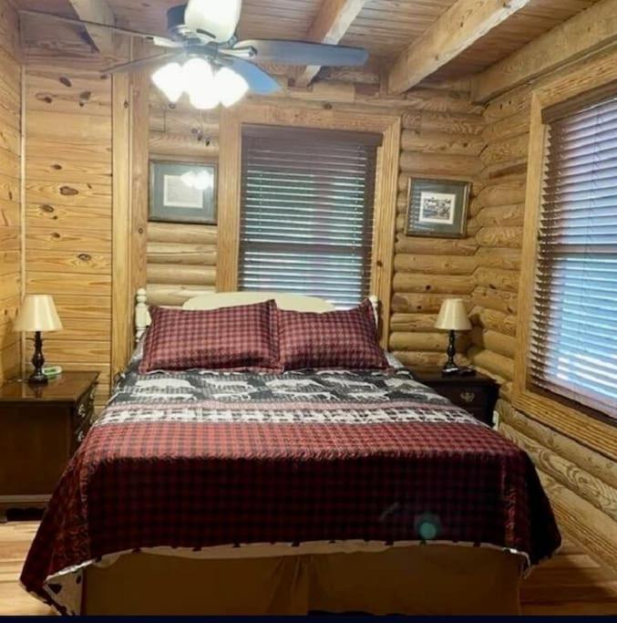Rustic Black Bear Pigeon Forge