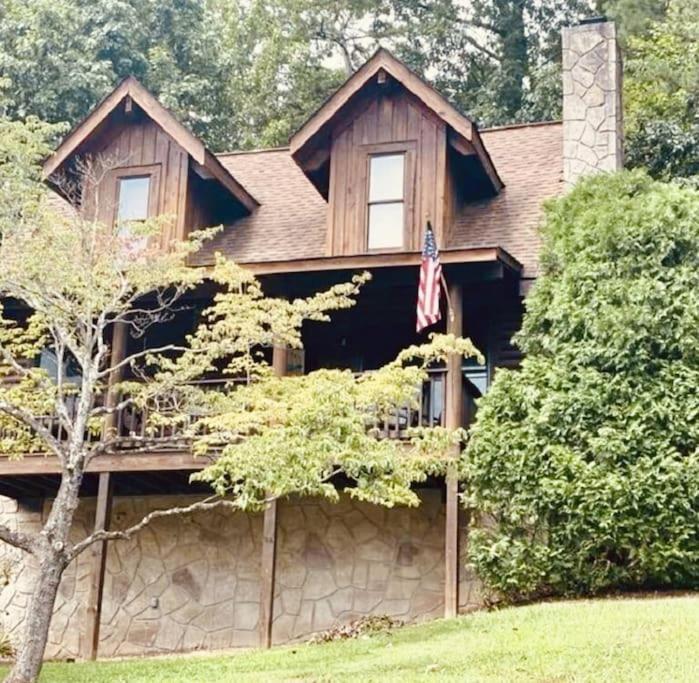 Rustic Black Bear Holiday home