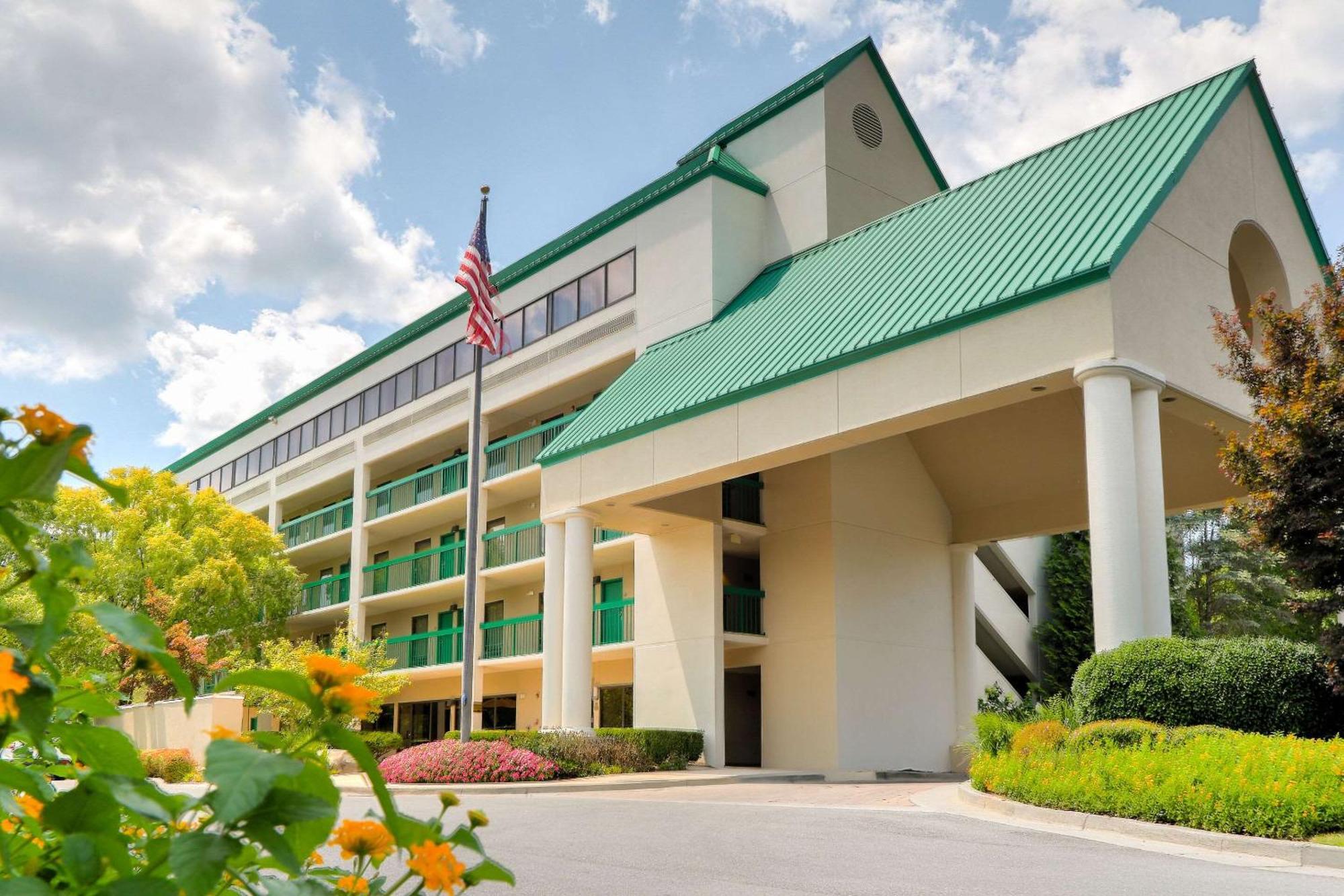 Inn Quality Near The Island Pigeon Forge