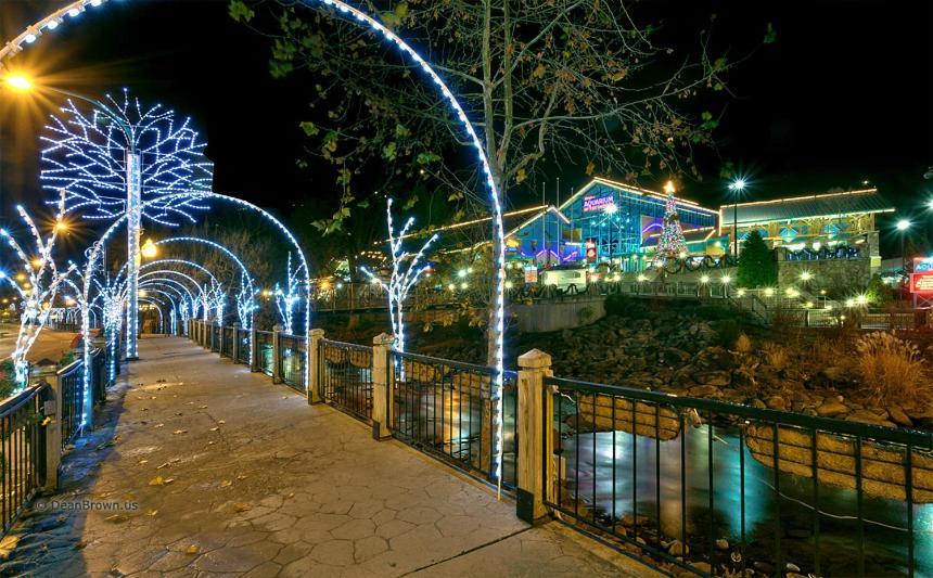 A Mountain View Theater Holiday * Pigeon Forge
