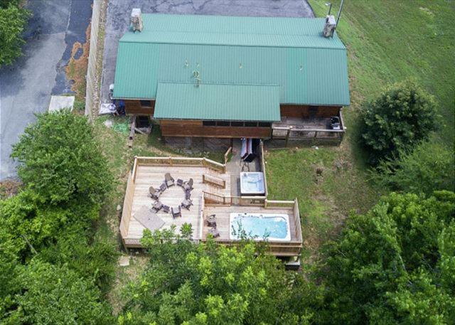 6br W Outdoor Pool Just 3 Min To Pigeon Forge! Free Attraction Tickets Gameroom Hot Tub Holiday home *