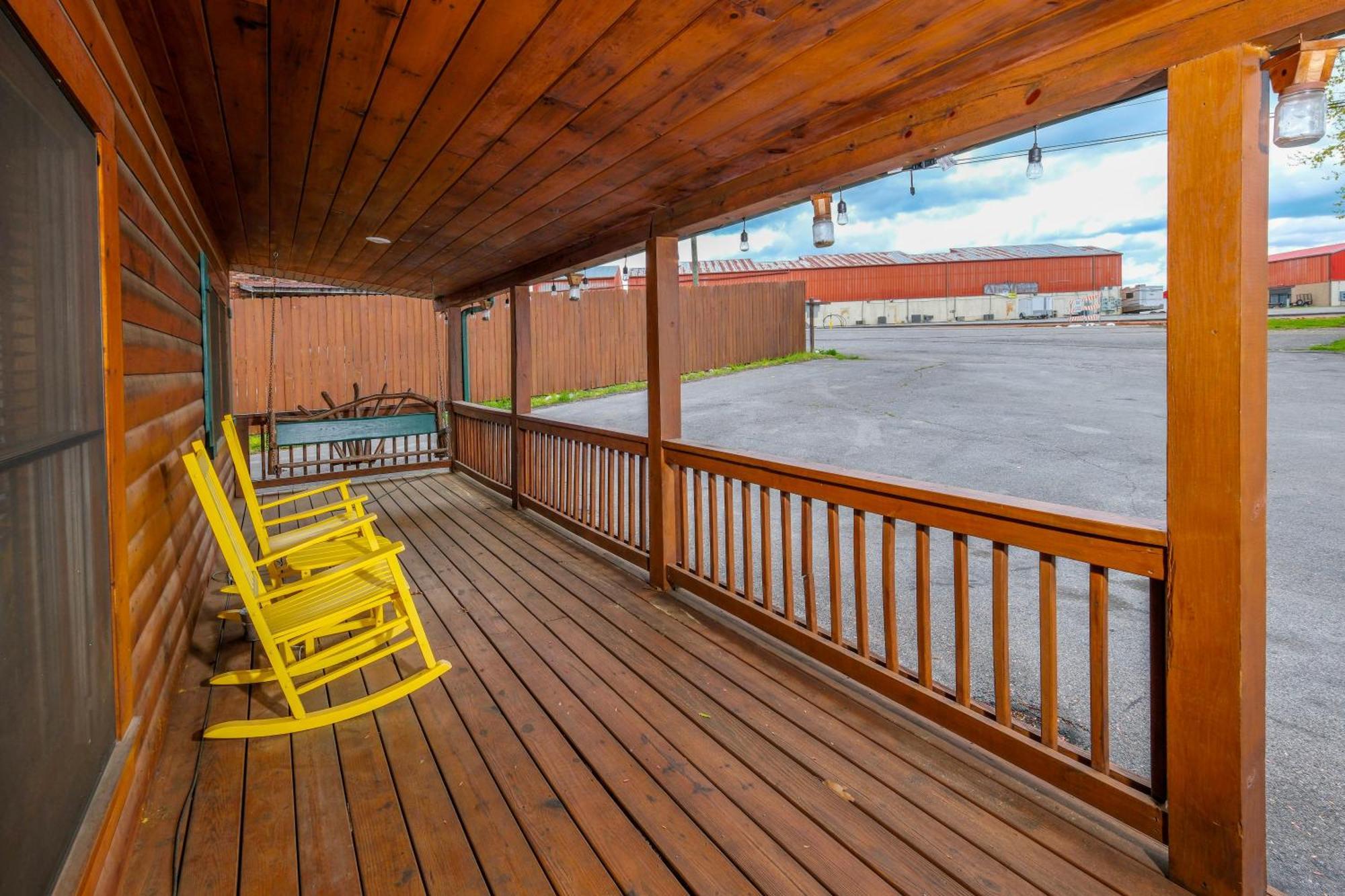 6br W Outdoor Pool Just 3 Min To Pigeon Forge! Free Attraction Tickets Gameroom Hot Tub
