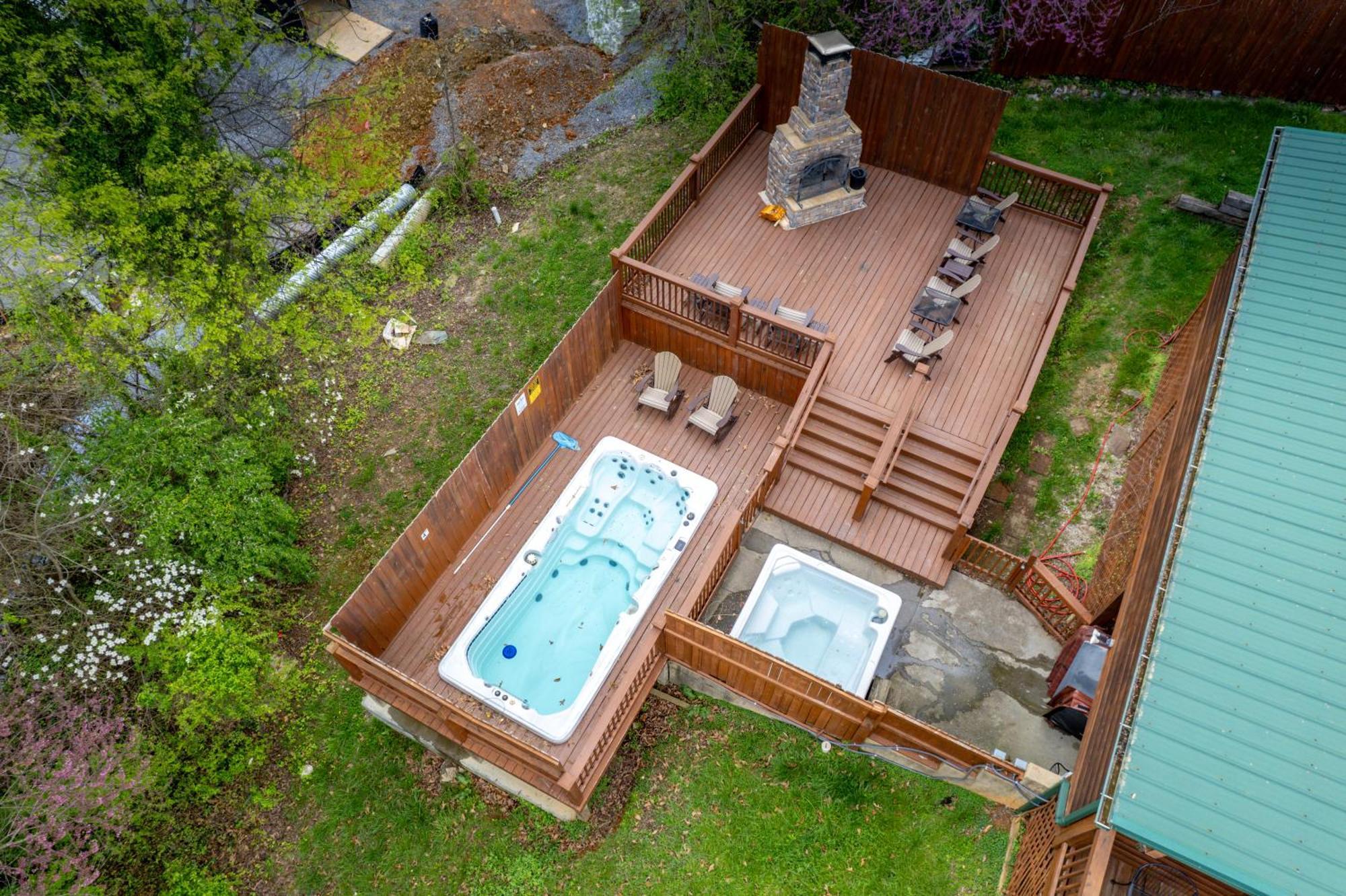6br W Outdoor Pool Just 3 Min To Pigeon Forge! Free Attraction Tickets Gameroom Hot Tub *