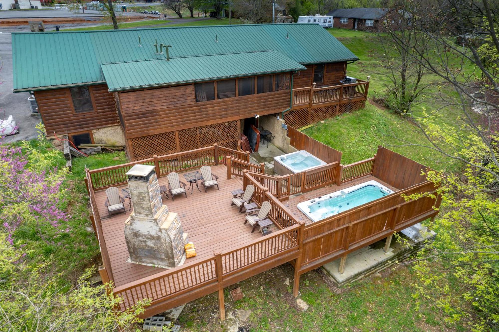 6br W Outdoor Pool Just 3 Min To Pigeon Forge! Free Attraction Tickets Gameroom Hot Tub Pigeon Forge