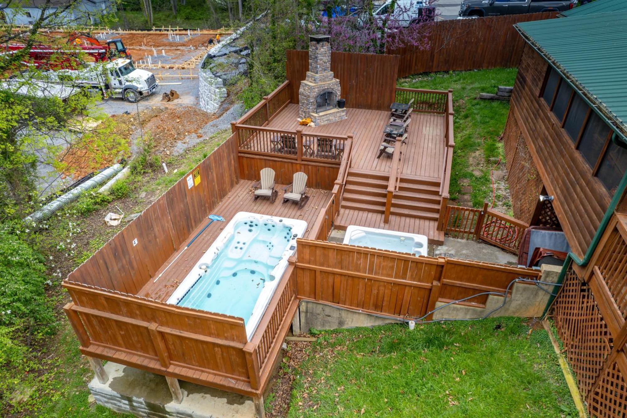 6br W Outdoor Pool Just 3 Min To Pigeon Forge! Free Attraction Tickets Gameroom Hot Tub