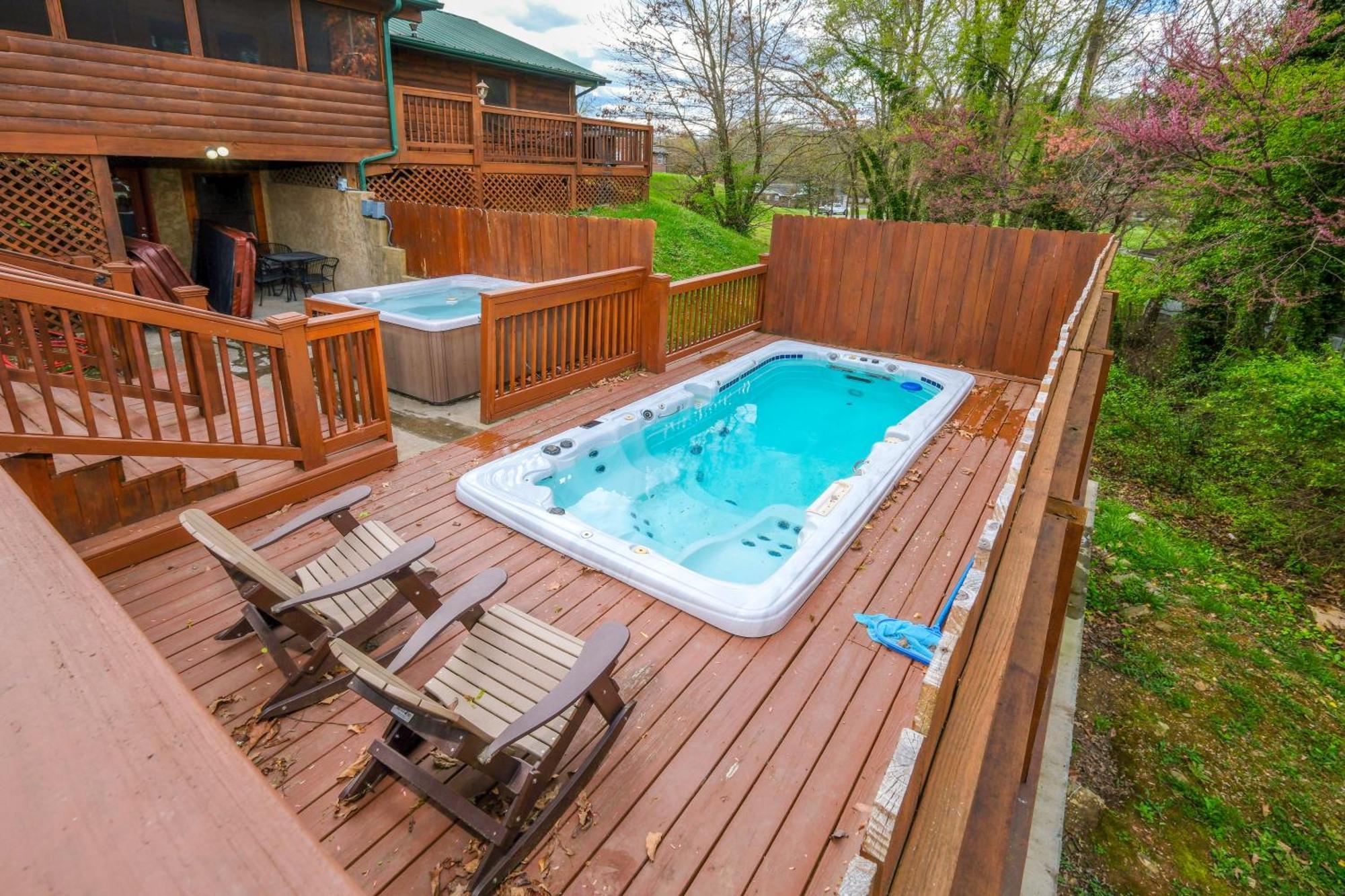 Holiday home 6br W Outdoor Pool Just 3 Min To Pigeon Forge! Free Attraction Tickets Gameroom Hot Tub Pigeon Forge