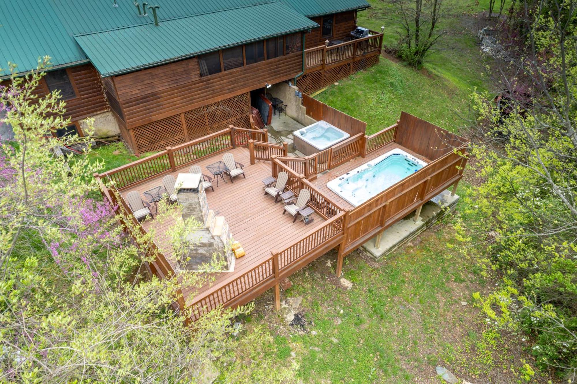 6br W Outdoor Pool Just 3 Min To Pigeon Forge! Free Attraction Tickets Gameroom Hot Tub * Pigeon Forge