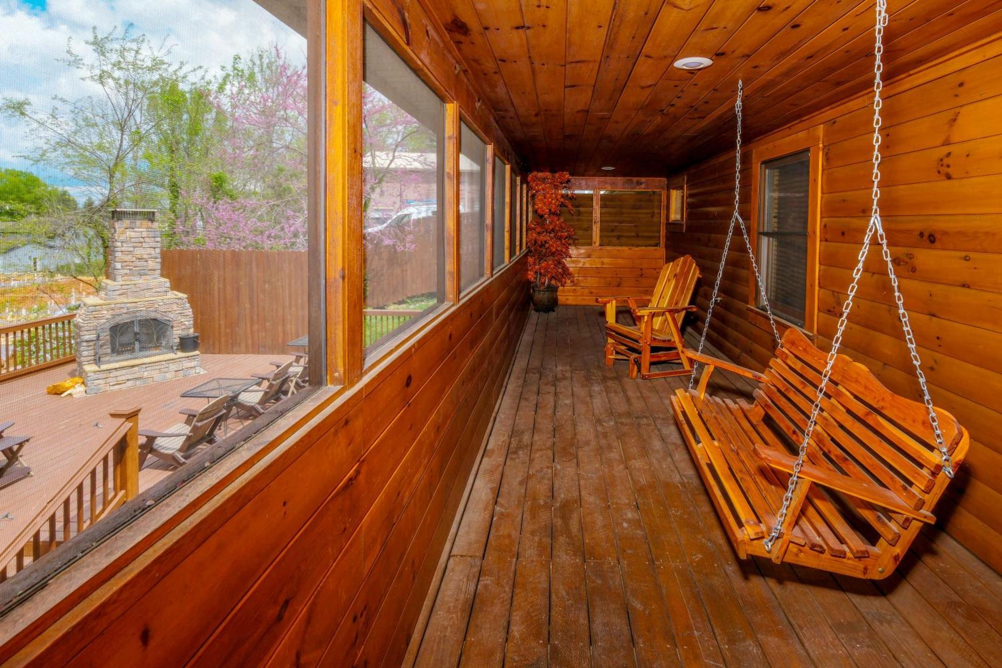6br W Outdoor Pool Just 3 Min To Pigeon Forge! Free Attraction Tickets Gameroom Hot Tub Holiday home