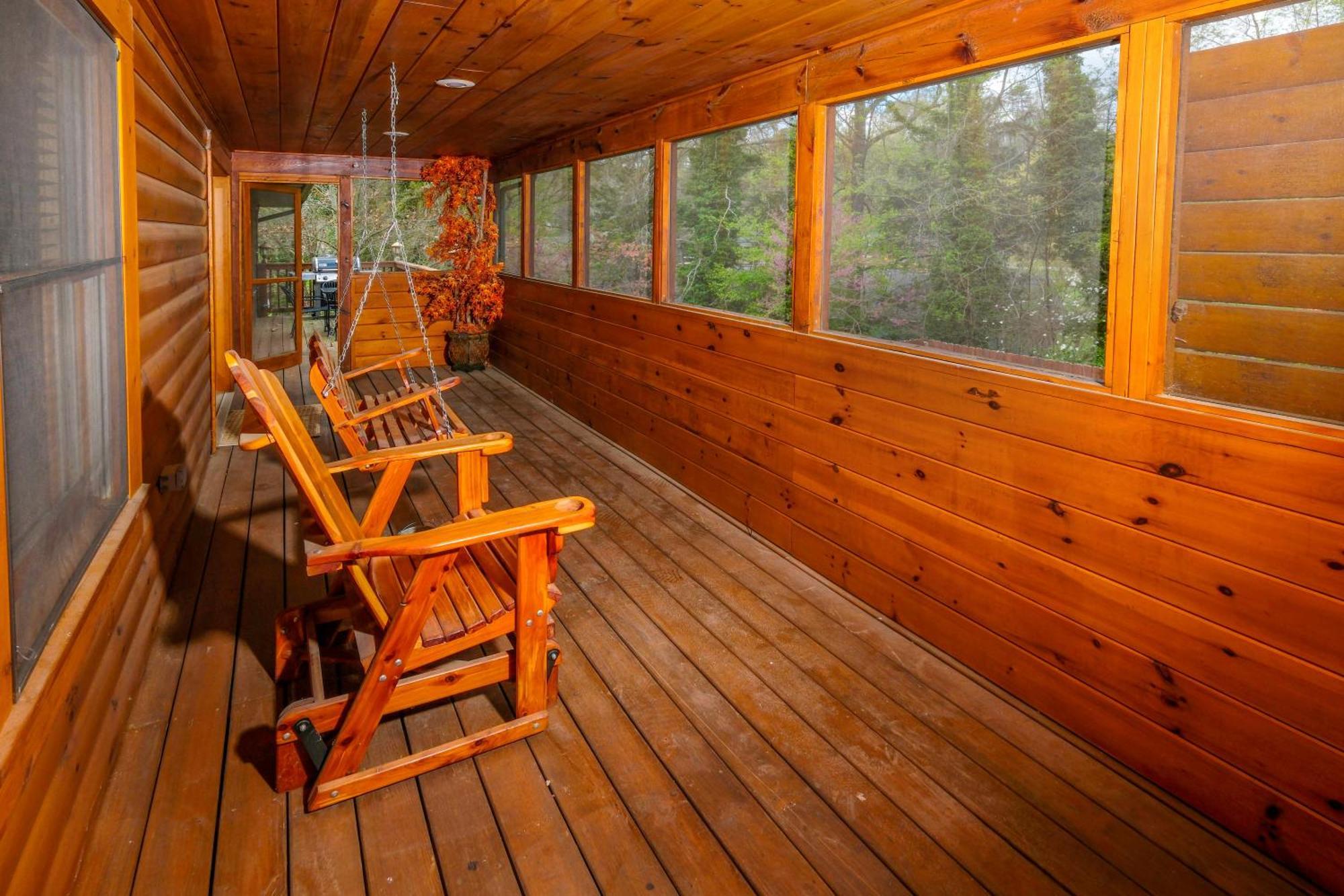 Holiday home 6br W Outdoor Pool Just 3 Min To Pigeon Forge! Free Attraction Tickets Gameroom Hot Tub *