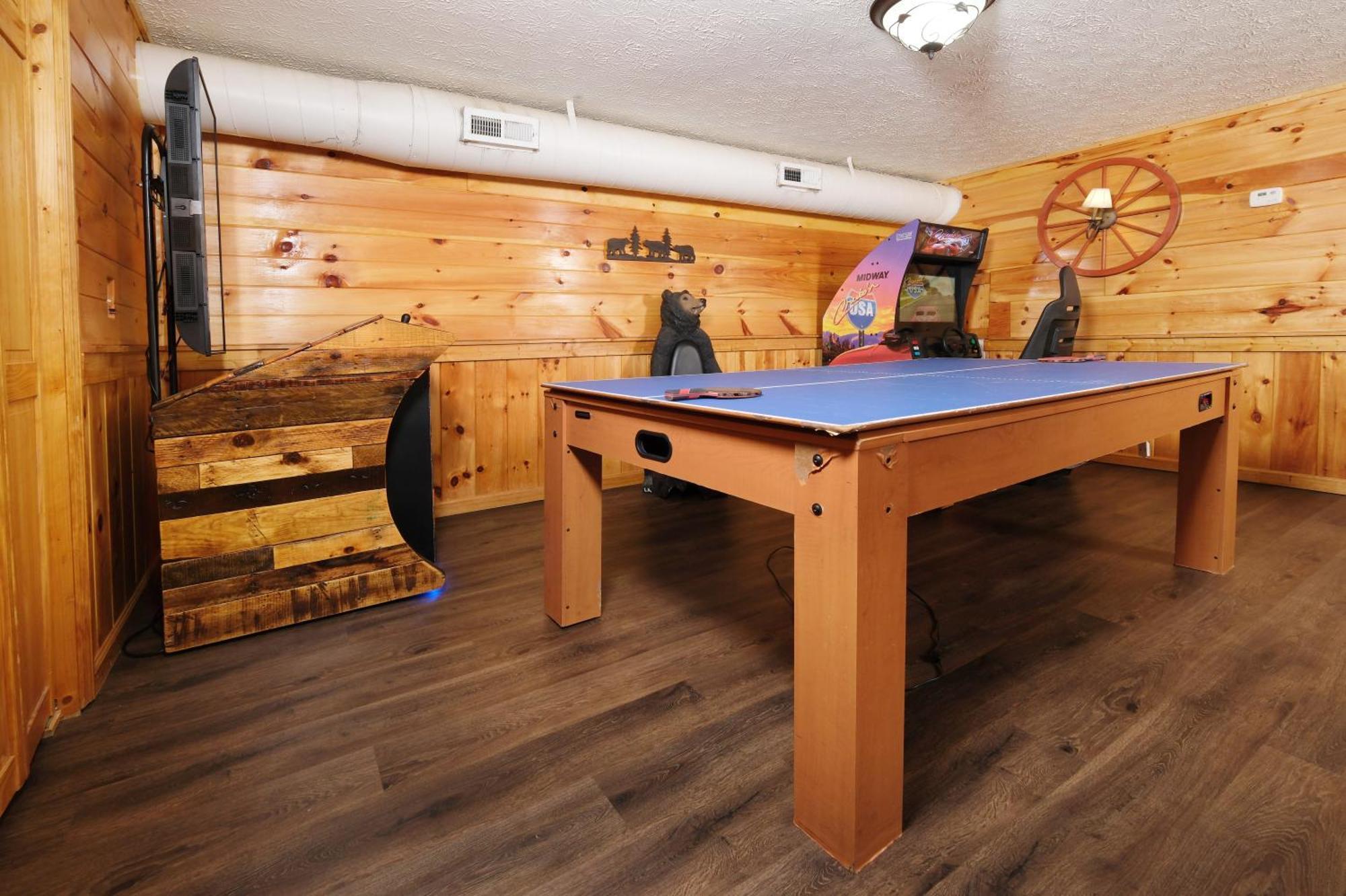 6br W Outdoor Pool Just 3 Min To Pigeon Forge! Free Attraction Tickets Gameroom Hot Tub Holiday home Pigeon Forge