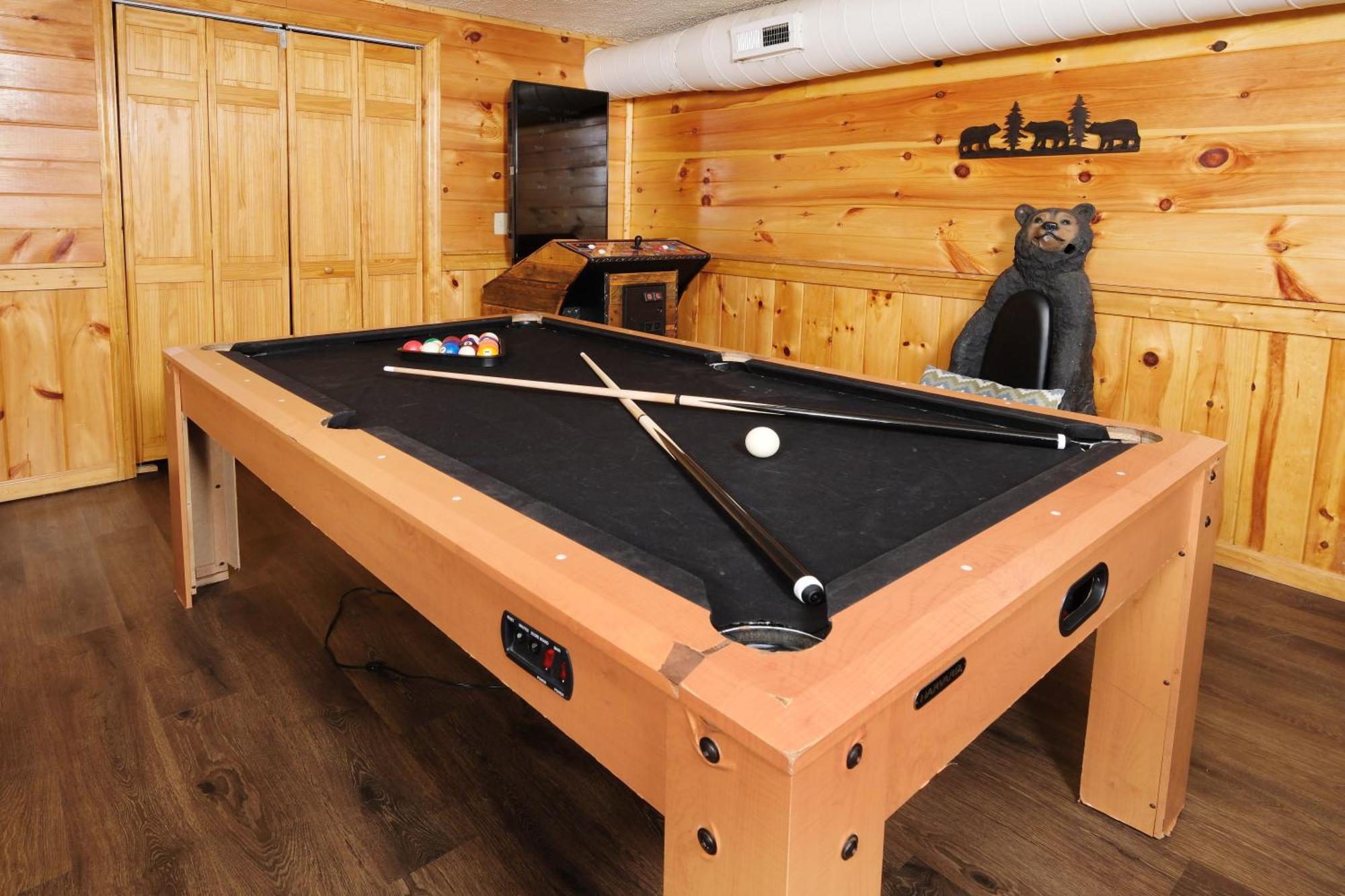 6br W Outdoor Pool Just 3 Min To Pigeon Forge! Free Attraction Tickets Gameroom Hot Tub *