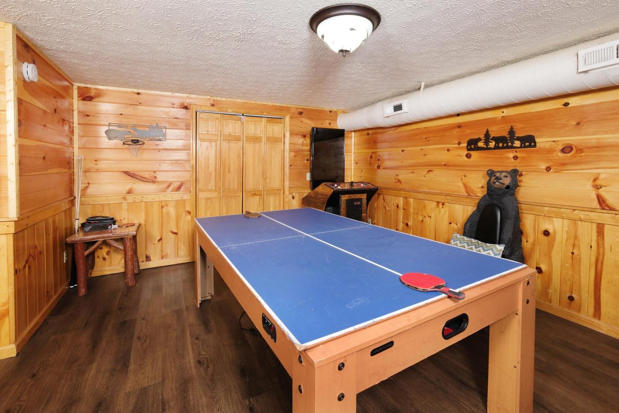 6br W Outdoor Pool Just 3 Min To Pigeon Forge! Free Attraction Tickets Gameroom Hot Tub Holiday home *
