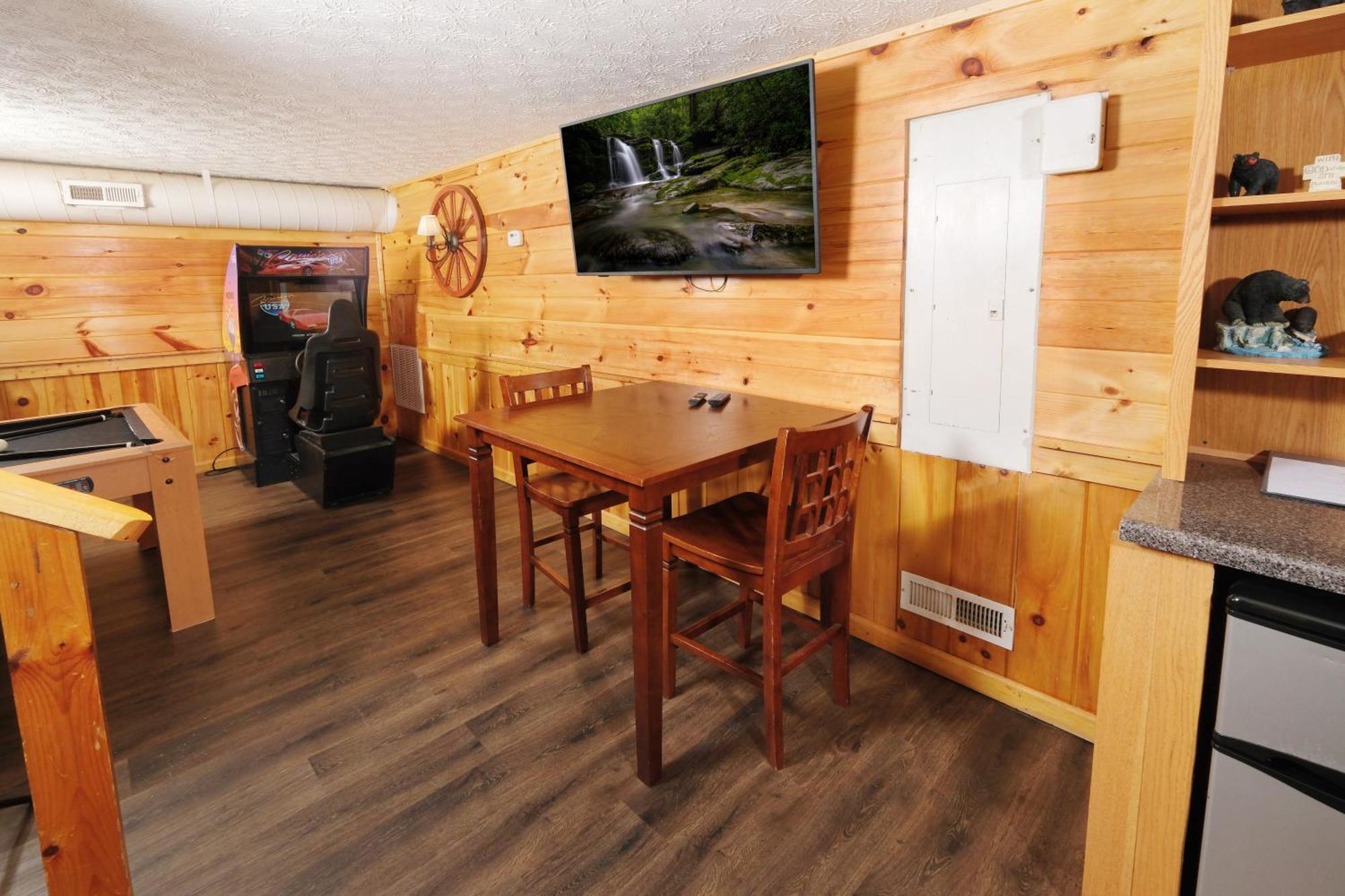 6br W Outdoor Pool Just 3 Min To Pigeon Forge! Free Attraction Tickets Gameroom Hot Tub Pigeon Forge