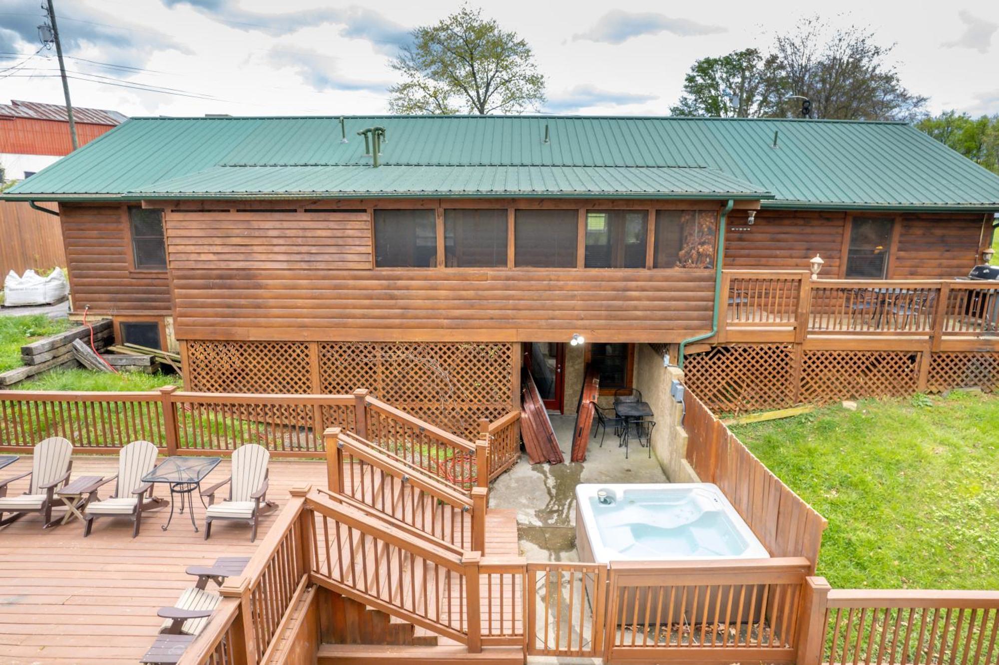 6br W Outdoor Pool Just 3 Min To Pigeon Forge! Free Attraction Tickets Gameroom Hot Tub * Pigeon Forge