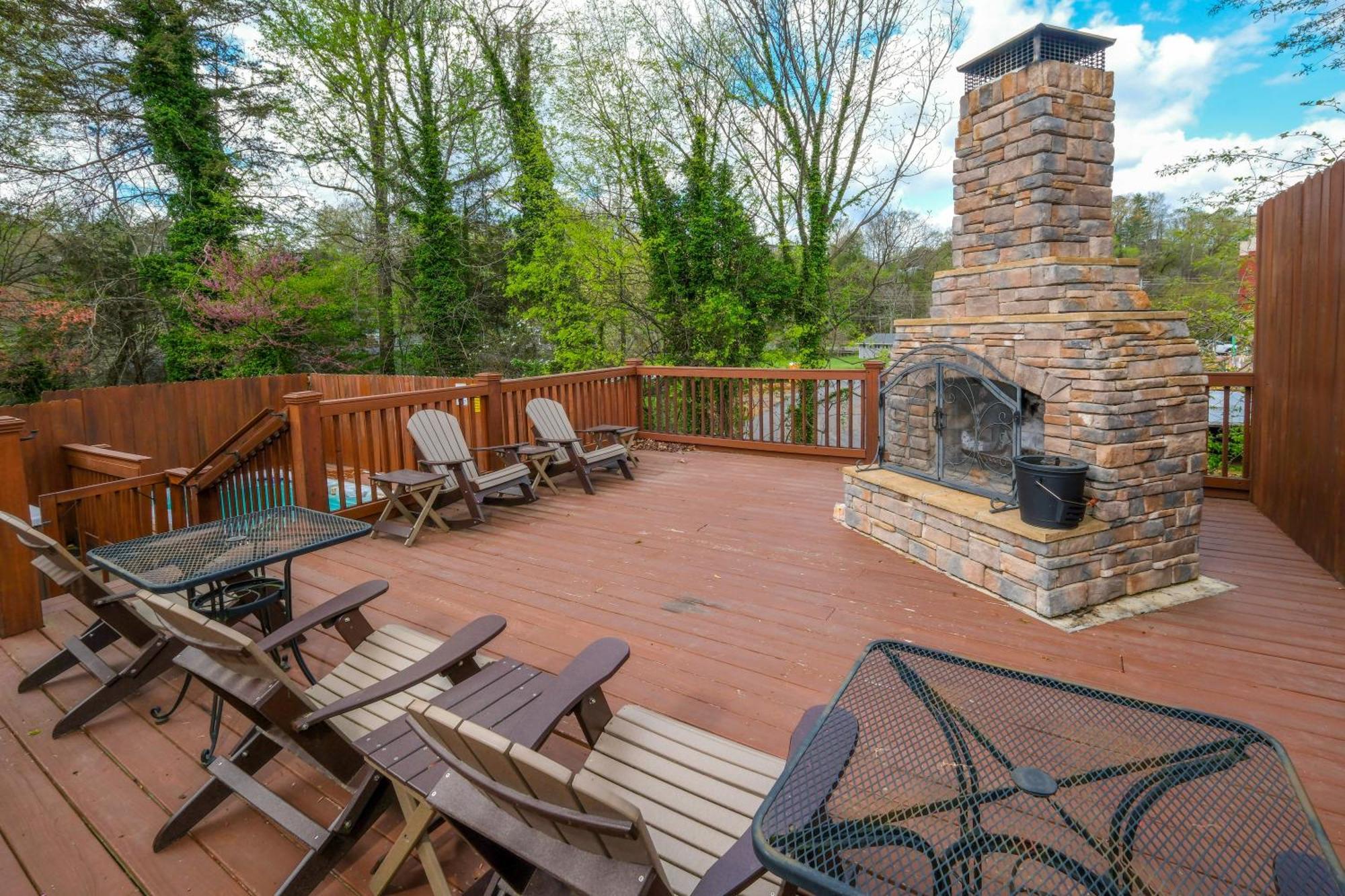 6br W Outdoor Pool Just 3 Min To Pigeon Forge! Free Attraction Tickets Gameroom Hot Tub