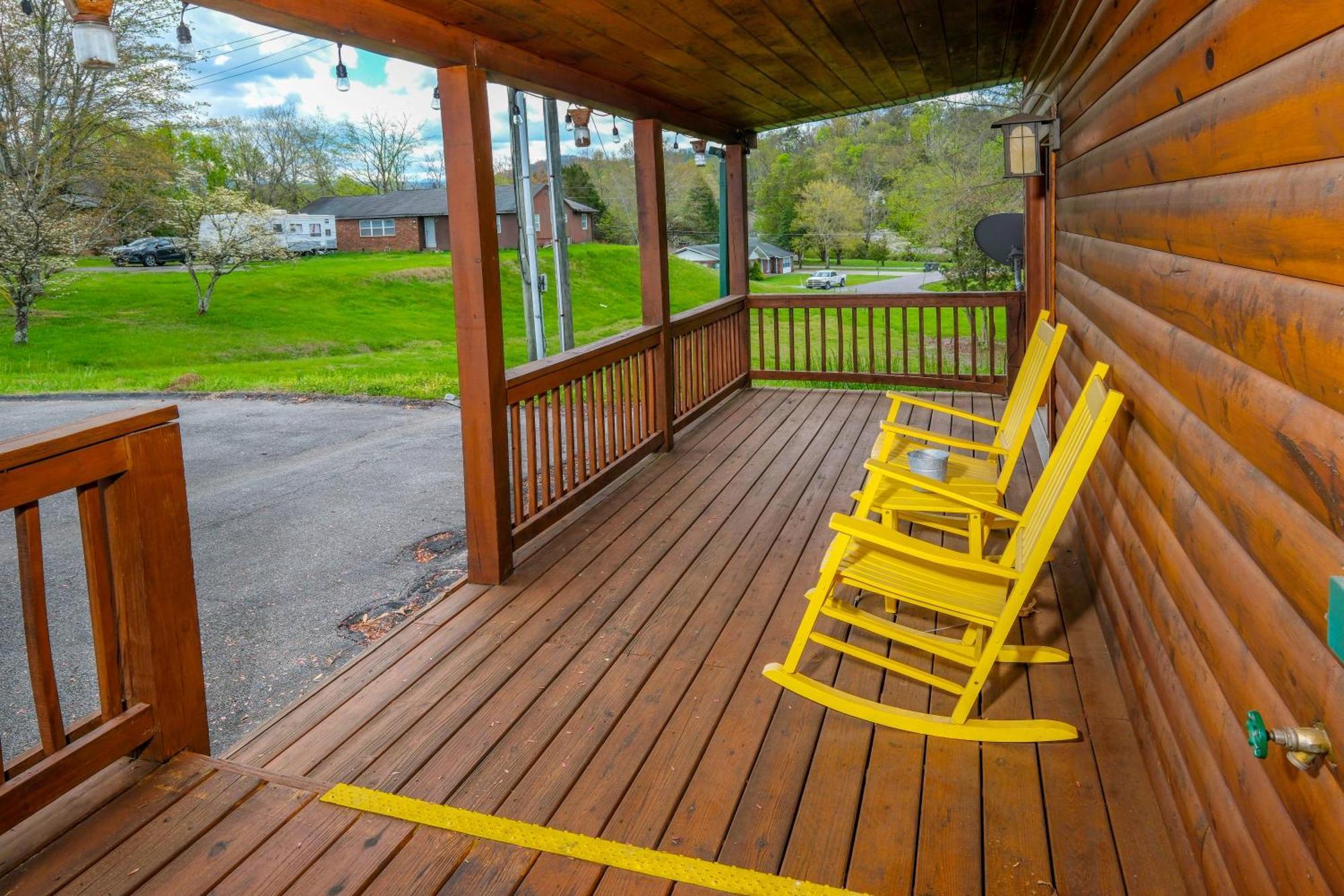 6br W Outdoor Pool Just 3 Min To Pigeon Forge! Free Attraction Tickets Gameroom Hot Tub Pigeon Forge