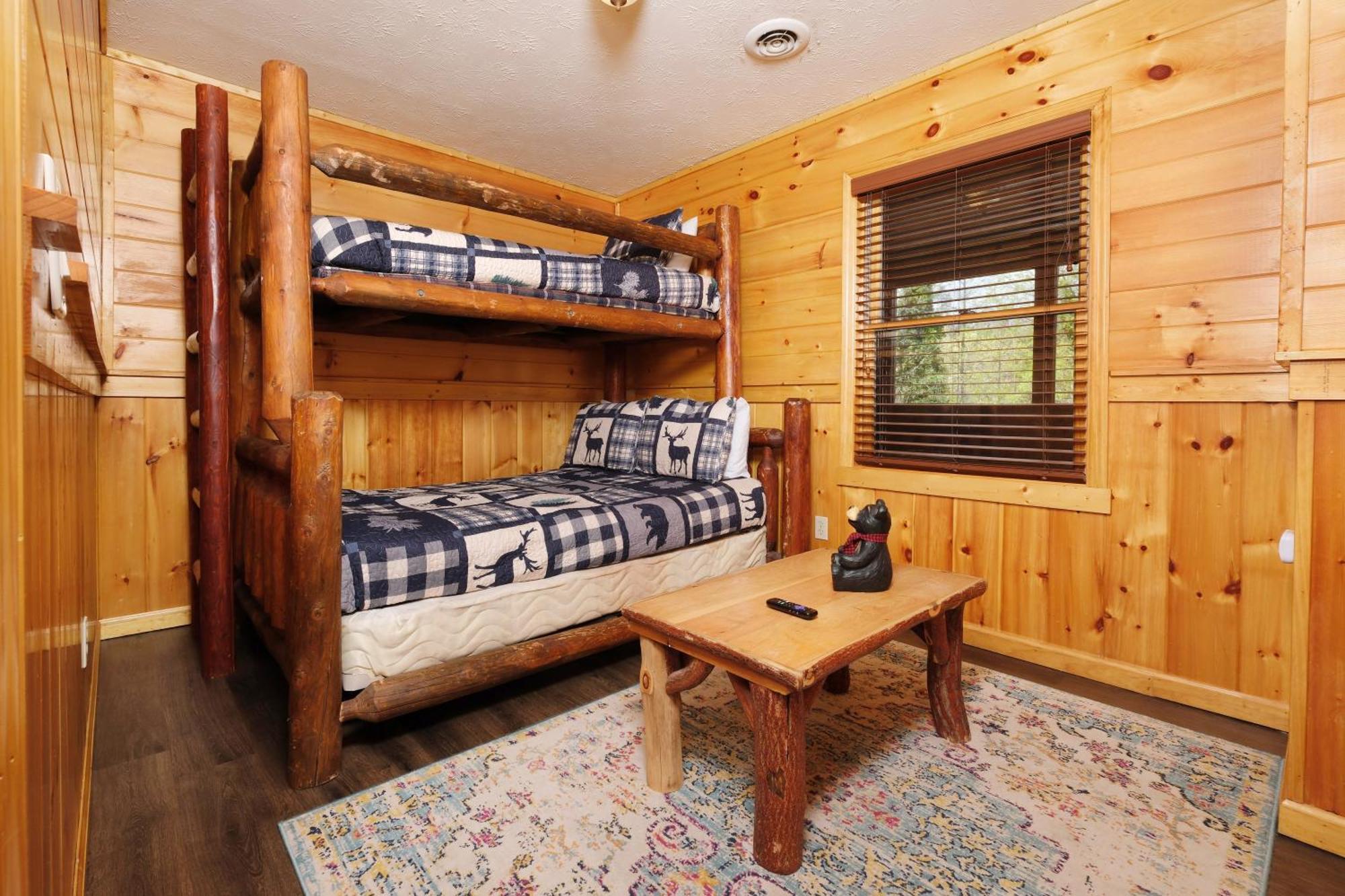 6br W Outdoor Pool Just 3 Min To Pigeon Forge! Free Attraction Tickets Gameroom Hot Tub