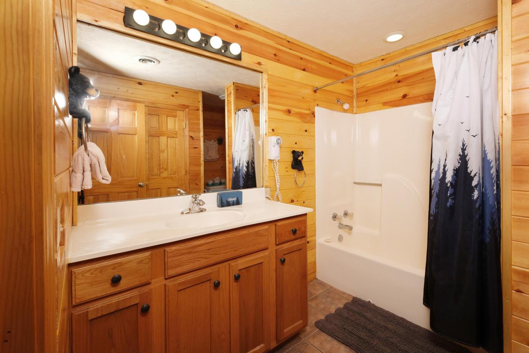 Holiday home 6br W Outdoor Pool Just 3 Min To Pigeon Forge! Free Attraction Tickets Gameroom Hot Tub