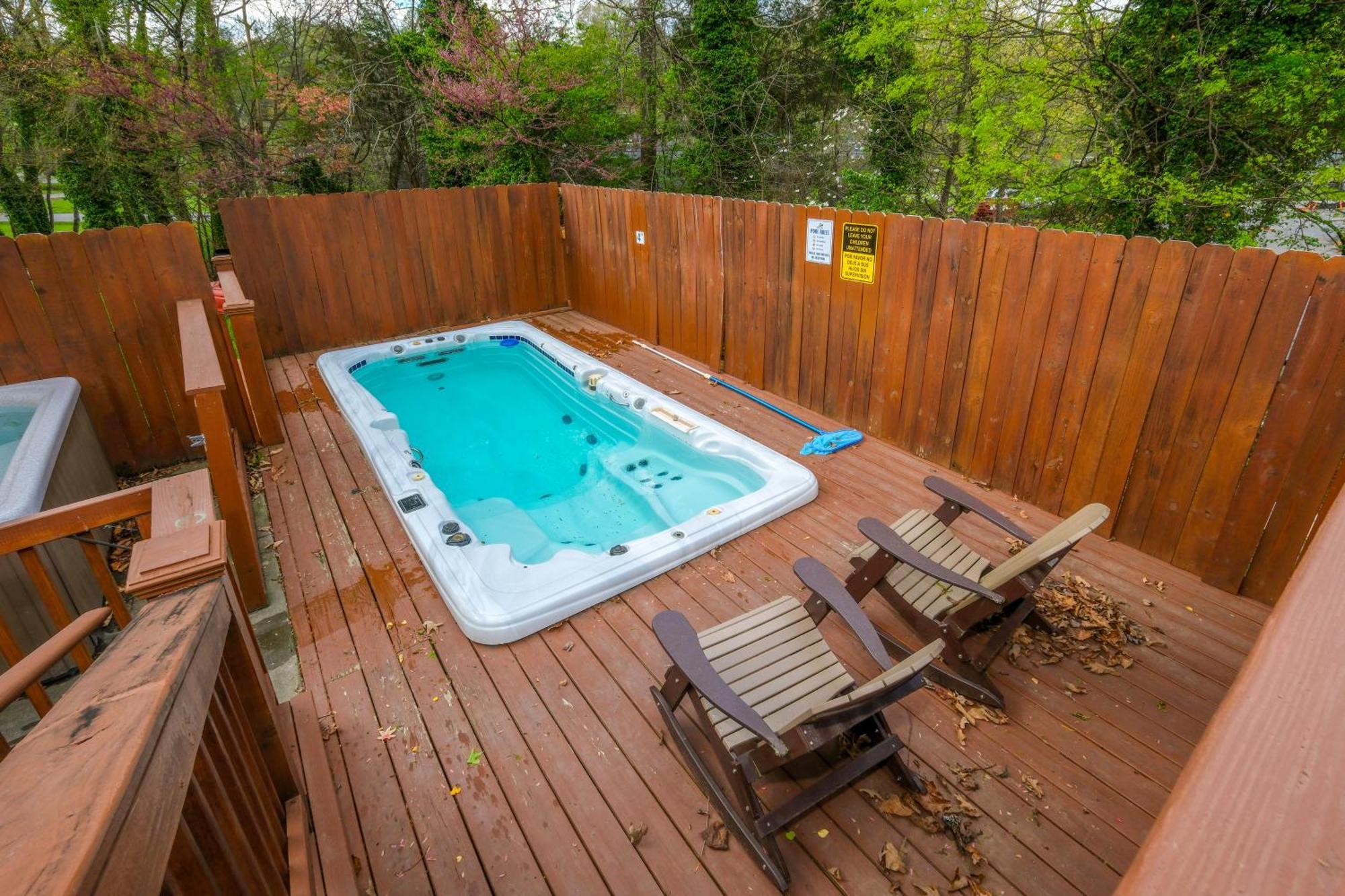 6br W Outdoor Pool Just 3 Min To Pigeon Forge! Free Attraction Tickets Gameroom Hot Tub * Pigeon Forge
