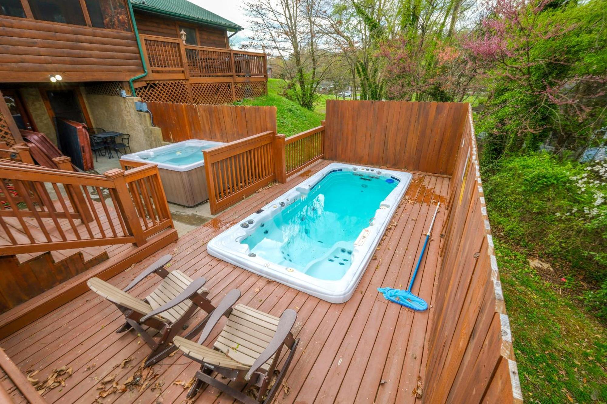 6br W Outdoor Pool Just 3 Min To Pigeon Forge! Free Attraction Tickets Gameroom Hot Tub