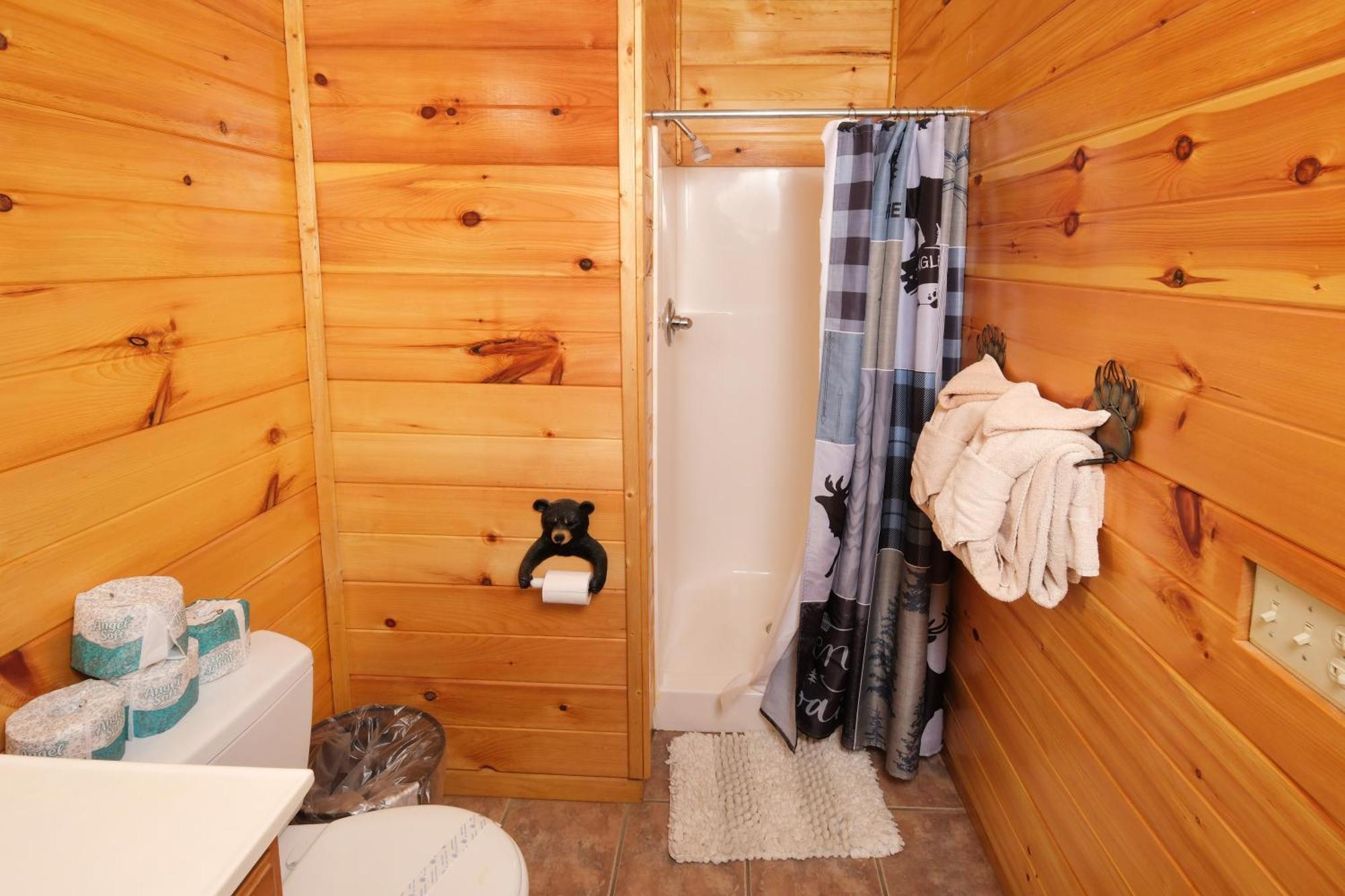6br W Outdoor Pool Just 3 Min To Pigeon Forge! Free Attraction Tickets Gameroom Hot Tub