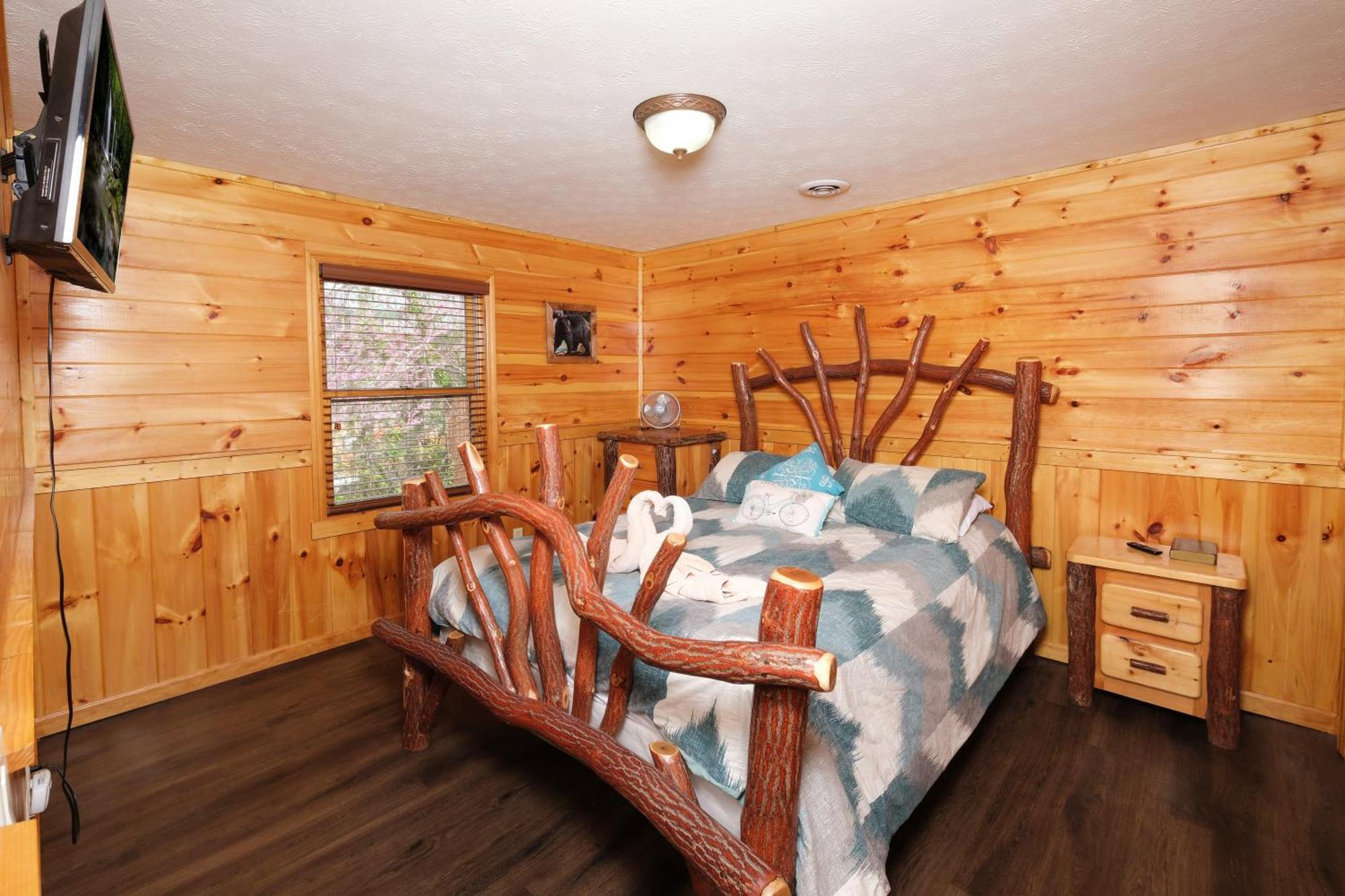 Holiday home 6br W Outdoor Pool Just 3 Min To Pigeon Forge! Free Attraction Tickets Gameroom Hot Tub Pigeon Forge