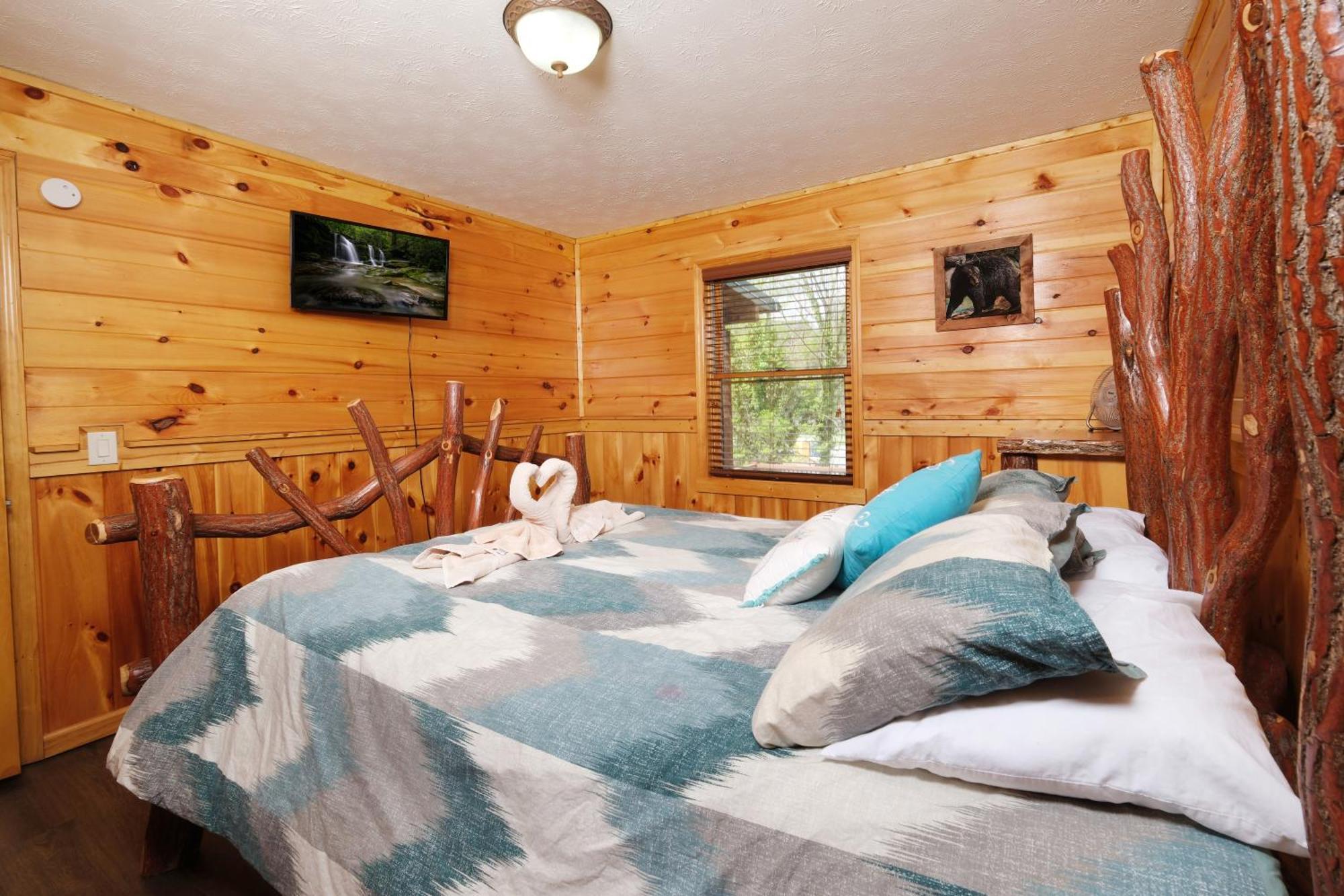 6br W Outdoor Pool Just 3 Min To Pigeon Forge! Free Attraction Tickets Gameroom Hot Tub *