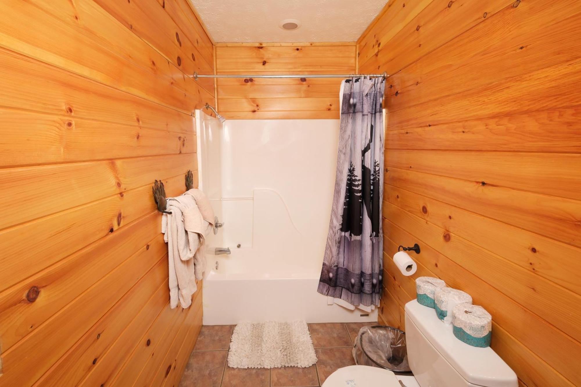 6br W Outdoor Pool Just 3 Min To Pigeon Forge! Free Attraction Tickets Gameroom Hot Tub Holiday home